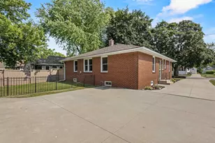 720 2nd St, Menasha, WI 54952 - Photo 2