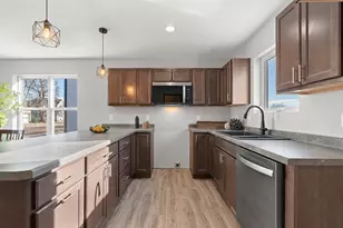 1800 Southland Ln, New London, WI 54961 - Photo 12