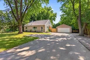 1338 Leonard Point Rd, Oshkosh, WI 54904 - Photo 1