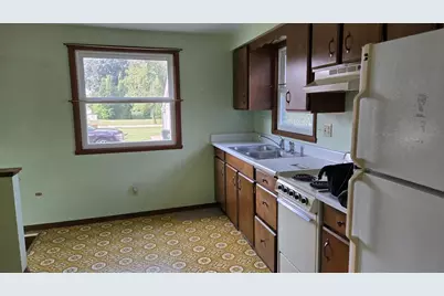 135 E Scott Street, Fond du Lac, WI 54935 - Photo 6