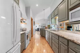 576 St Marys St, De Pere, WI 54115 - Photo 6