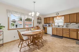 529 Breckenridge St, Mayville, WI 53050 - Photo 6