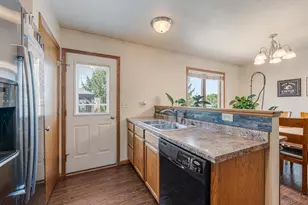 365 Lilac St, Oshkosh, WI 54902 - Photo 4