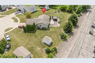 365 Lilac Street, Oshkosh, WI 54902 - Photo 2
