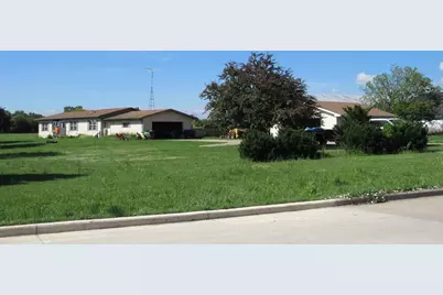 251 W Ripple Avenue, Oshkosh, WI 54902 - Photo 2