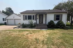 512 Fairview Way, Shawano, WI 54166 - Photo 2