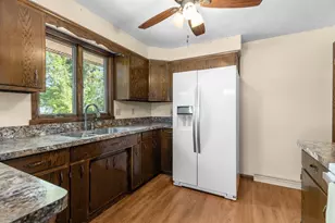 1212 E Harding Dr, Appleton, WI 54915 - Photo 10