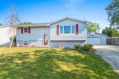 2459 Robinson Avenue, Green Bay, WI 54311 - Photo 2