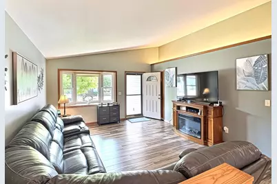 1821 Ohio Street, Oshkosh, WI 54902 - Photo 2