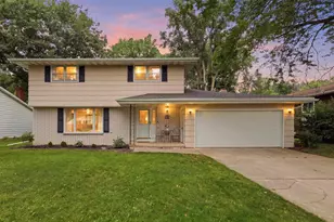 1698 Beaver Dam Dr, Green Bay, WI 54304 - Photo 2