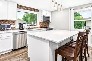 1645 E Roeland Ave, Appleton, WI 54915 - Photo 8