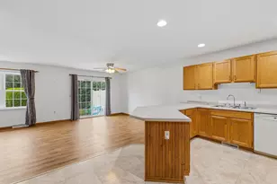 120 Southlake Cir, Fond du Lac, WI 54935 - Photo 4