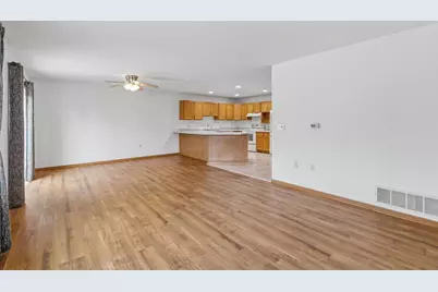 120 Southlake Circle, Fond du Lac, WI 54935 - Photo 6