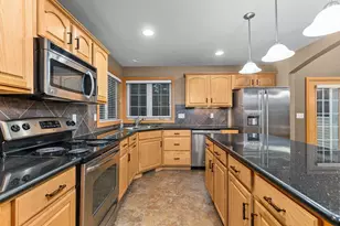4013 E Benvalley Dr, Appleton, WI 54913 - Photo 4