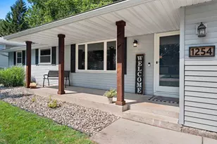 1254 April Ln, Green Bay, WI 54304 - Photo 8