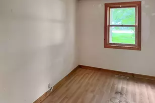 635 Elm St, Omro, WI 54963 - Photo 4
