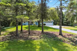 5909 Indian Shrs Rd, Winneconne, WI 54986 - Photo 4