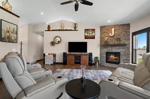 3327 Egret Dr, Green Bay, WI 54311 - Photo 8