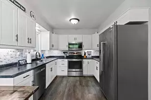 919 E Tennessee Ave, Oshkosh, WI 54901 - Photo 10