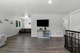 919 E Tennessee Ave, Oshkosh, WI 54901 - Photo 6