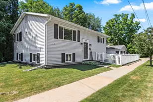 919 E Tennessee Ave, Oshkosh, WI 54901 - Photo 1