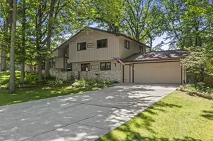2424 Pinehurst Cir, Green Bay, WI 54302 - Photo 1