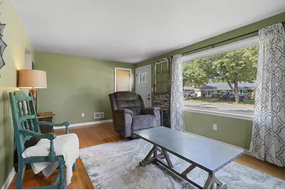 821 Gross Court, Green Bay, WI 54304 - Photo 4