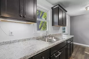 821 Gross Ct, Green Bay, WI 54304 - Photo 10