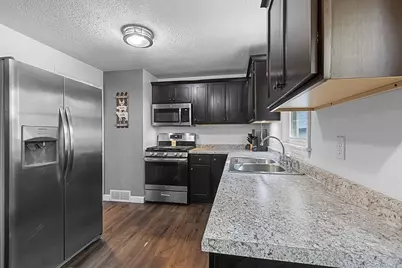 821 Gross Court, Green Bay, WI 54304 - Photo 8
