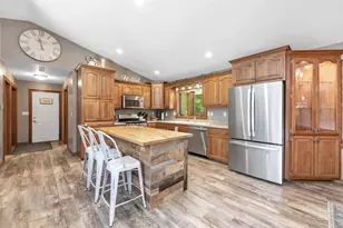 7944 Oak Ridge Ct, Oconto Falls, WI 54154 - Photo 4