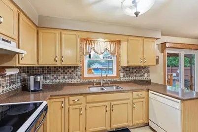 1786 Schaefer Circle, Appleton, WI 54915 - Photo 6