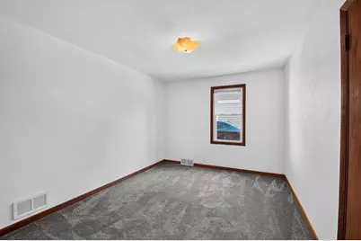 110 S Platten Street, Green Bay, WI 54303 - Photo 10