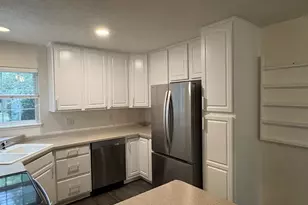 1027 E Green Tree Ct, Appleton, WI 54915 - Photo 10