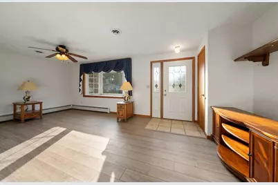 2461 Downy Street, Green Bay, WI 54303 - Photo 2