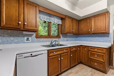 110 Woodside Court, Neenah, WI 54956 - Photo 8