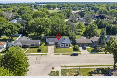 1235 E Murdock Avenue, Oshkosh, WI 54901 - Photo 4