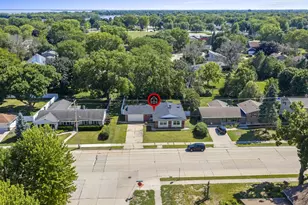 1235 E Murdock Ave, Oshkosh, WI 54901 - Photo 4