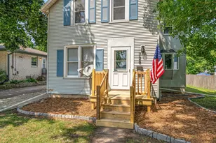 728 W 4th Ave, Oshkosh, WI 54901 - Photo 2