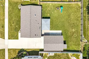 1797 St Agnes Dr, Green Bay, WI 54304 - Photo 2