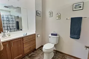 262 Wyldewood Dr, Oshkosh, WI 54904 - Photo 8