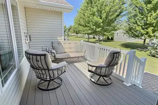 262 Wyldewood Dr, Oshkosh, WI 54904 - Photo 18