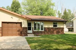 517 Kelly Jo Dr, Green Bay, WI 54303 - Photo 1