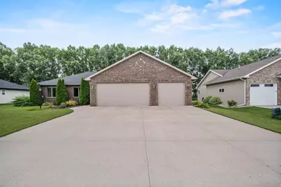 290 Royal St Pats Drive, Wrightstown, WI 54180 - Photo 2