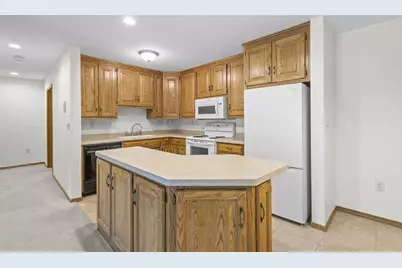1600 Rustic Oaks Court #11, Green Bay, WI 54301 - Photo 8
