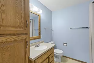 1600 Rustic Oaks Ct, Green Bay, WI 54301 - Photo 18