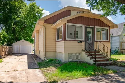 735 S Baird Street, Green Bay, WI 54301 - Photo 2