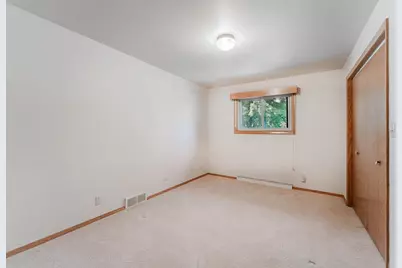 2897 Omro Road, Oshkosh, WI 54904 - Photo 10