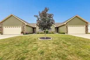2206 Blue Stem Ln, De Pere, WI 54115 - Photo 2