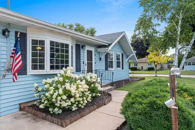 1919 Winchester Avenue, Oshkosh, WI 54901 - Photo 2