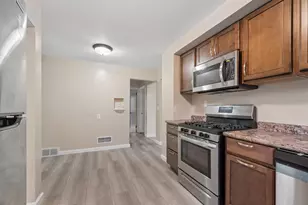 1616 Jefferson St, Oshkosh, WI 54901 - Photo 8